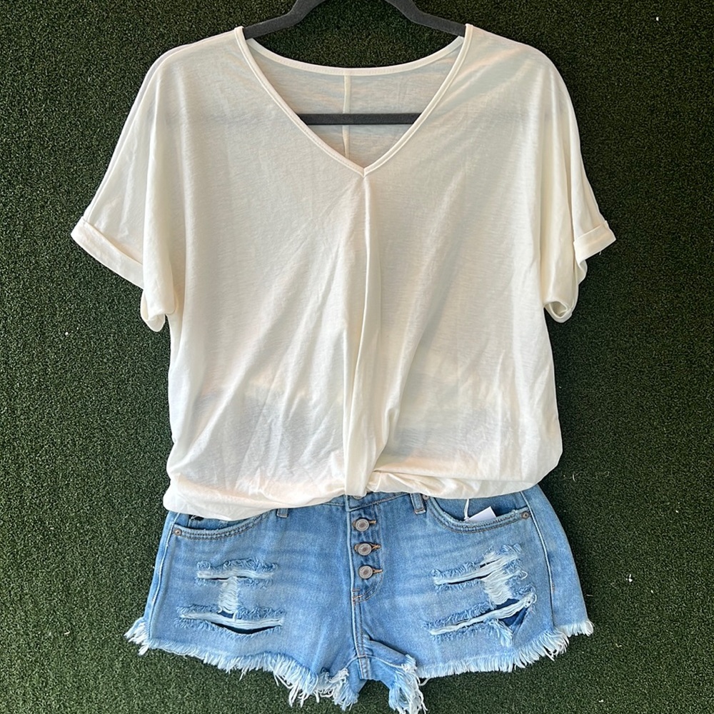 EASY throw on blouse in Cream for the summer🌞